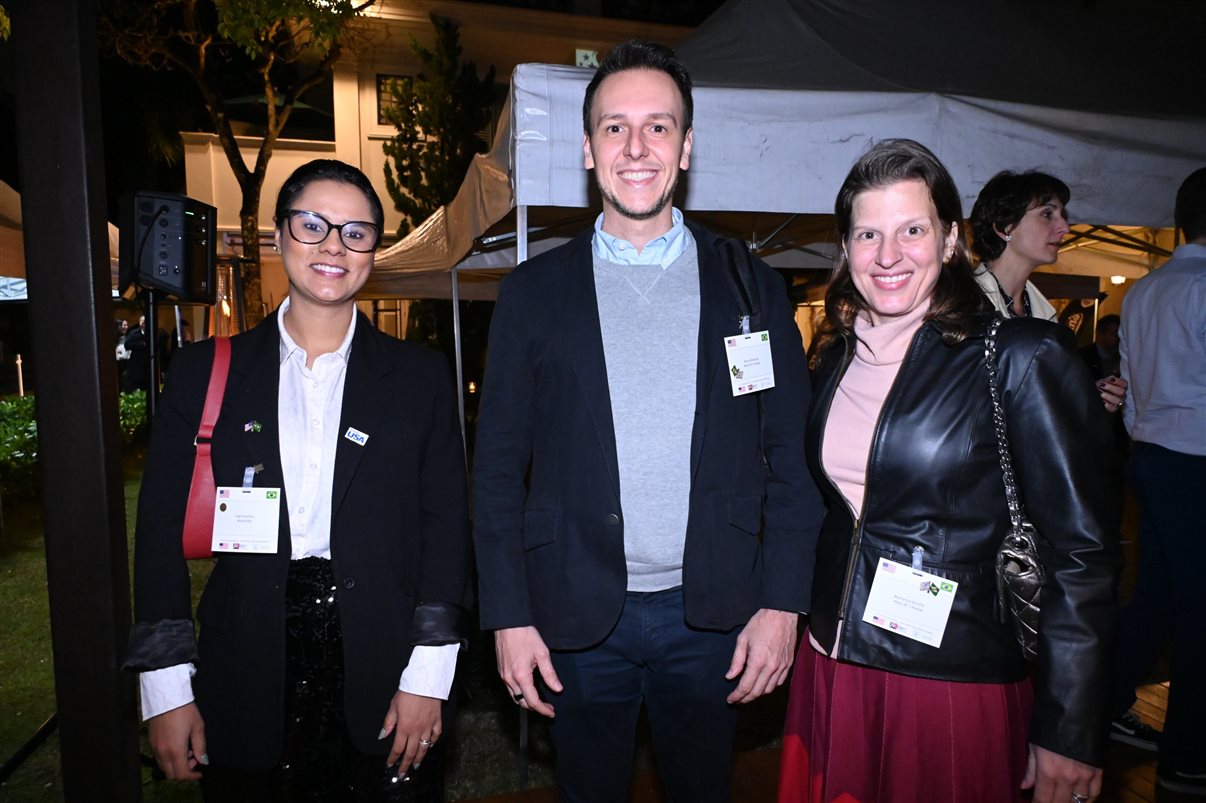Alexander Haim, da Disney Destinations, e o tetracampeão mundial Mauro Silva