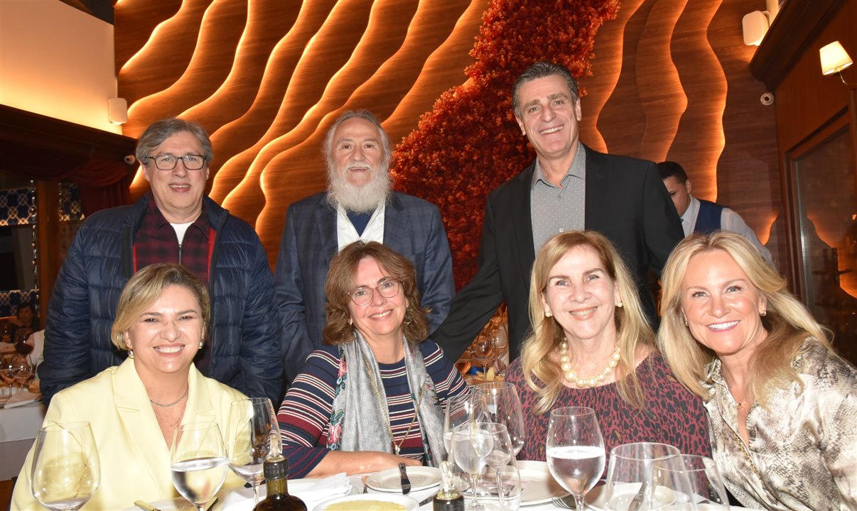 Alexandre Lima, da New It, Fernando Pereira, da GoPegasus, Patrick Yvars, do Visit Orlando, Lucia Duarte, da Nice Via Apia, Claudia Menezes, da GoPegasus, Lucia Mota, da Nice Via Apia, e Cassandra Matej, CEO do Visit Orlando