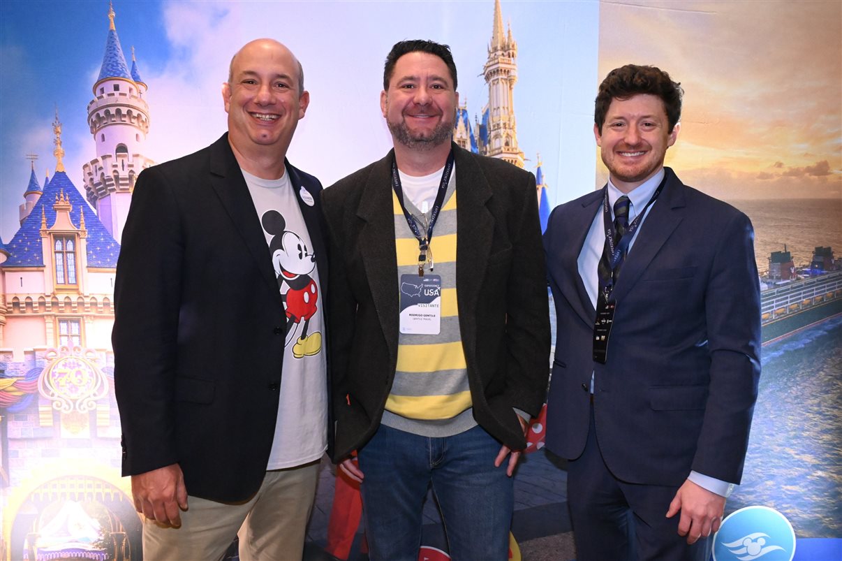 Cris Padua, da Cris Viagens, Ione Eugenio, da RRR Agência de Viagens, Sergio Costa, da Ajimex Turismo, Lia Chrispim, da Via Lazer, e Priscila, da Pristur Viagens