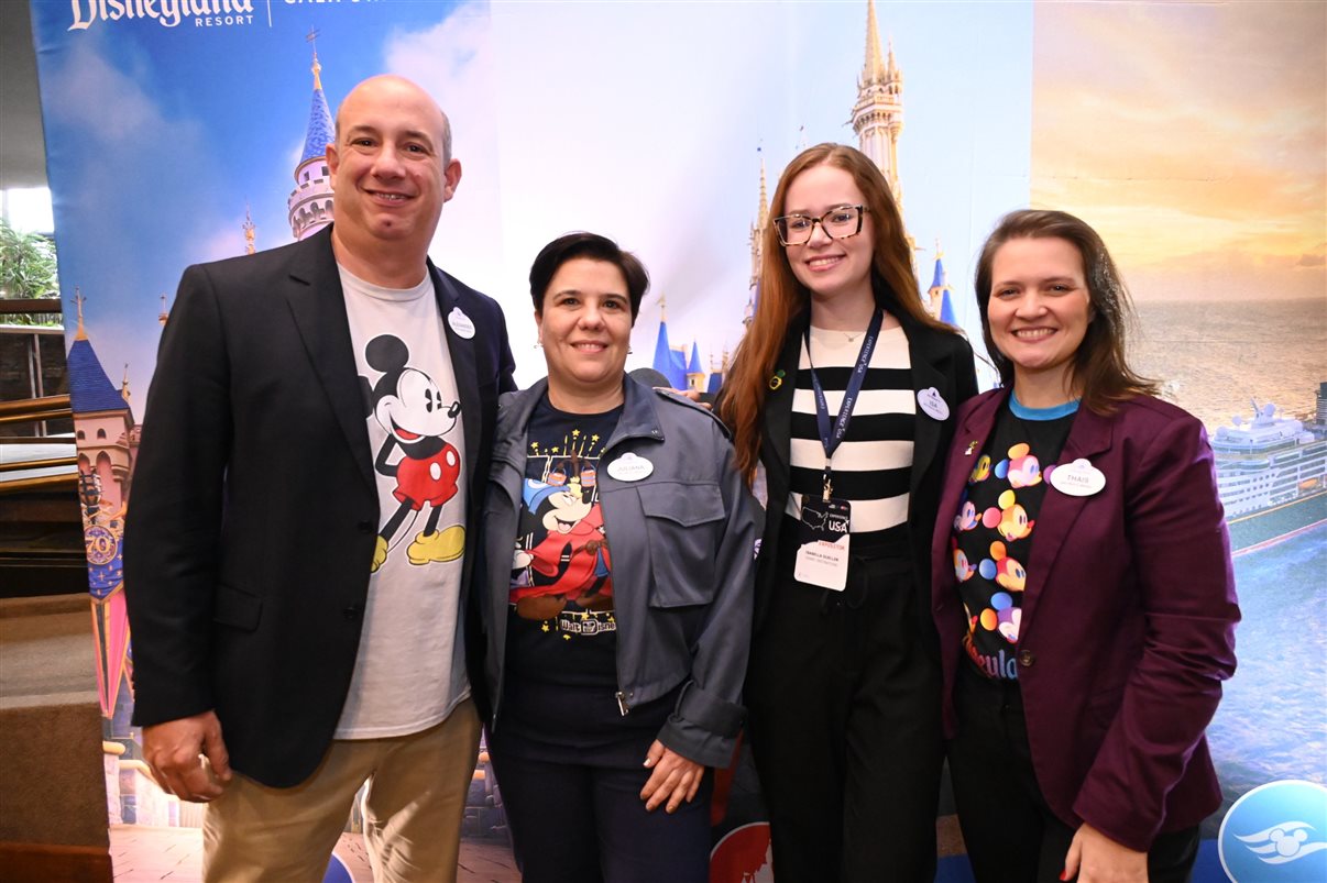 Cris Padua, da Cris Viagens, Ione Eugenio, da RRR Agência de Viagens, Sergio Costa, da Ajimex Turismo, Lia Chrispim, da Via Lazer, e Priscila, da Pristur Viagens