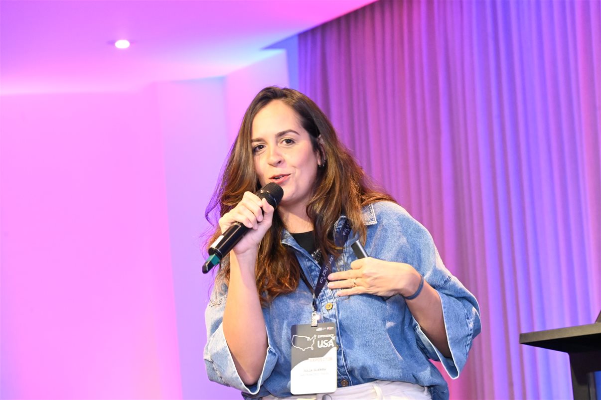 Cris Padua, da Cris Viagens, Ione Eugenio, da RRR Agência de Viagens, Sergio Costa, da Ajimex Turismo, Lia Chrispim, da Via Lazer, e Priscila, da Pristur Viagens
