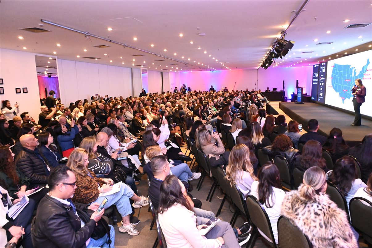 Cris Padua, da Cris Viagens, Ione Eugenio, da RRR Agência de Viagens, Sergio Costa, da Ajimex Turismo, Lia Chrispim, da Via Lazer, e Priscila, da Pristur Viagens