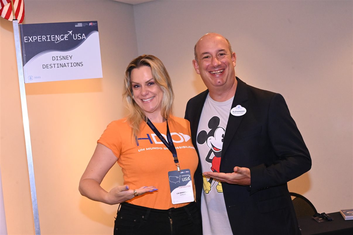 Cris Padua, da Cris Viagens, Ione Eugenio, da RRR Agência de Viagens, Sergio Costa, da Ajimex Turismo, Lia Chrispim, da Via Lazer, e Priscila, da Pristur Viagens
