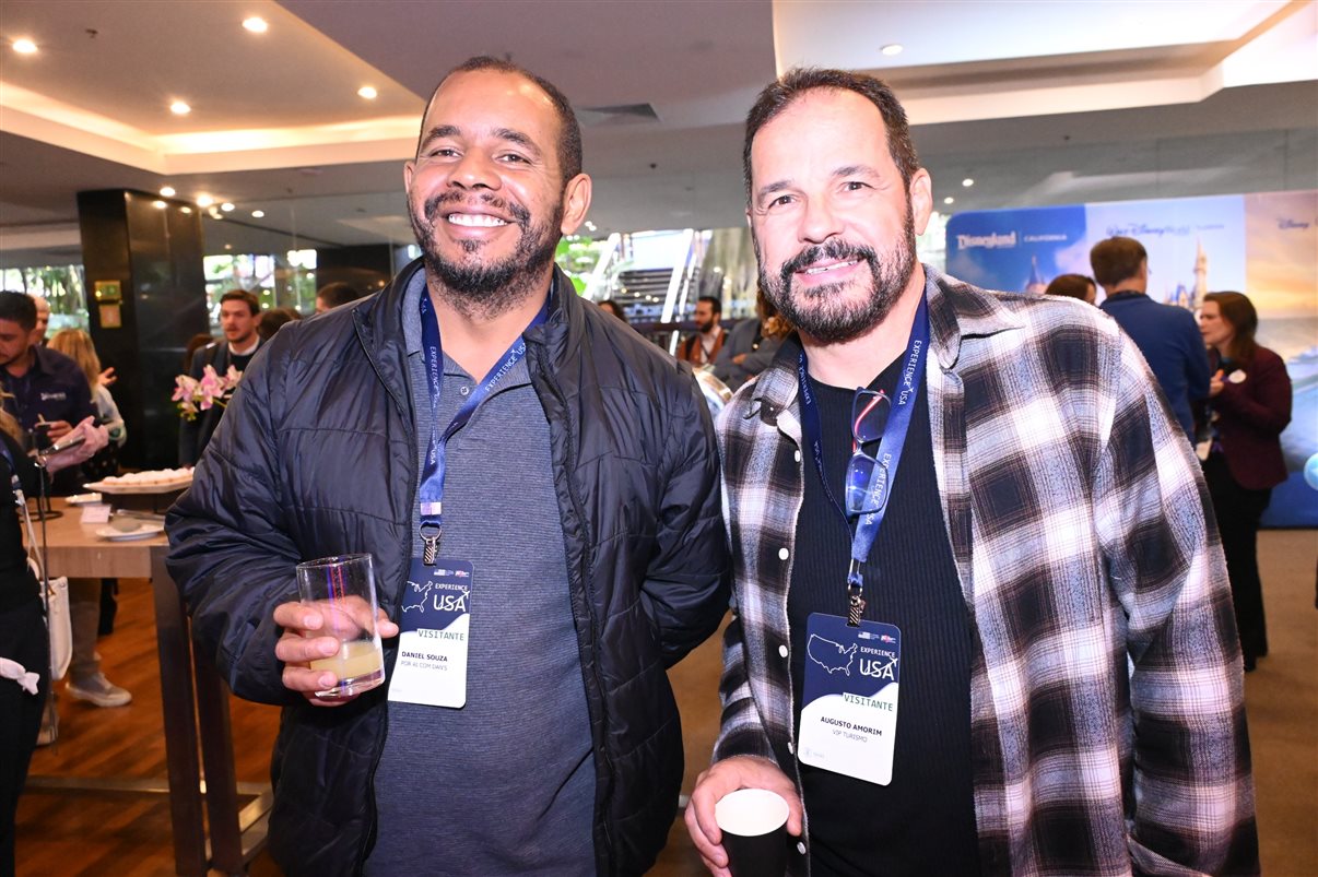 Cris Padua, da Cris Viagens, Ione Eugenio, da RRR Agência de Viagens, Sergio Costa, da Ajimex Turismo, Lia Chrispim, da Via Lazer, e Priscila, da Pristur Viagens