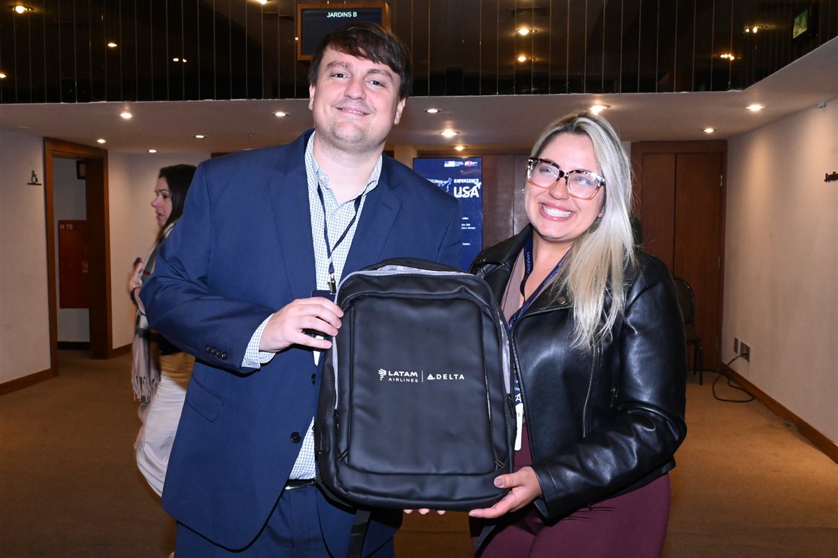 Michael Marangel, Nicole Desilvis e Nathan Traurig, do Consulado dos EUA