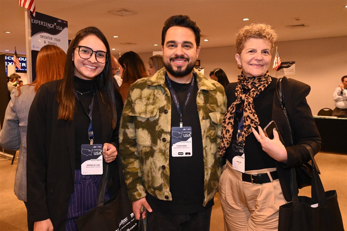 Michael Marangel, Nicole Desilvis e Nathan Traurig, do Consulado dos EUA