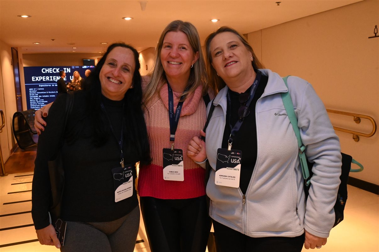 Michael Marangel, Nicole Desilvis e Nathan Traurig, do Consulado dos EUA