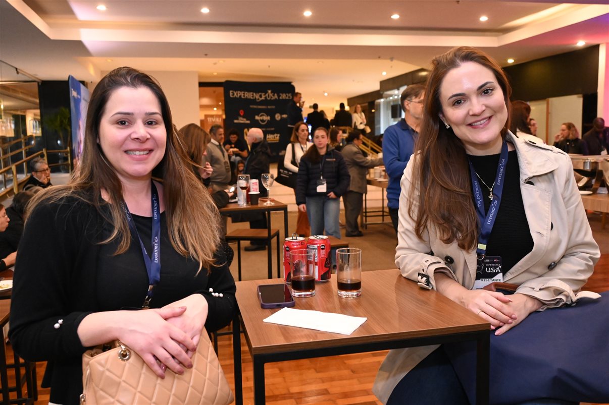 Michael Marangel, Nicole Desilvis e Nathan Traurig, do Consulado dos EUA