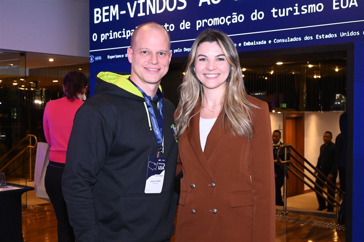 Michael Marangel, Nicole Desilvis e Nathan Traurig, do Consulado dos EUA