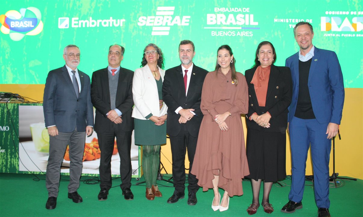 Julio Bitelli, embaixador do Brasil na Argentina, Carlos Henrique Sobral, do MTur, Veronica Pardo, do Chile, Marcelo Freixo, da Embratur, Marina Marinho, do Fornatur, Patricia Moreira, subsecretária de Turismo de MG, e Bruno Reis, da Embratur