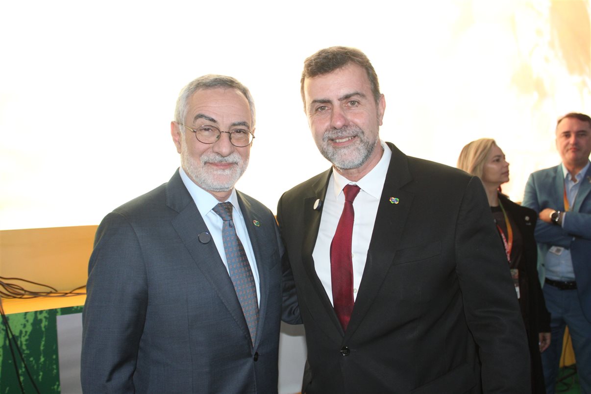 Luciana Guimarães, da B2LIVE, Gustavo Tutuca, secretário de Turismo do Rio, Fernanda Galli, da Embaixada do Brasil em Buenos Aires, Victor Bauab, da B2LIVE, e Francimeire Coelho, da Embaixada do Brasil em Buenos Aires