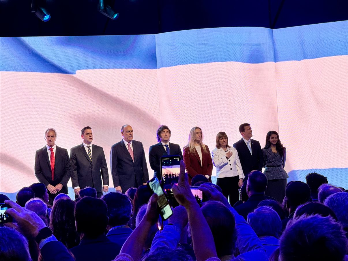 Luciana Guimarães, da B2LIVE, Gustavo Tutuca, secretário de Turismo do Rio, Fernanda Galli, da Embaixada do Brasil em Buenos Aires, Victor Bauab, da B2LIVE, e Francimeire Coelho, da Embaixada do Brasil em Buenos Aires