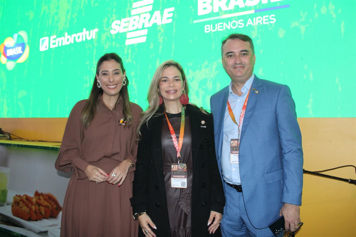 Luciana Guimarães, da B2LIVE, Gustavo Tutuca, secretário de Turismo do Rio, Fernanda Galli, da Embaixada do Brasil em Buenos Aires, Victor Bauab, da B2LIVE, e Francimeire Coelho, da Embaixada do Brasil em Buenos Aires