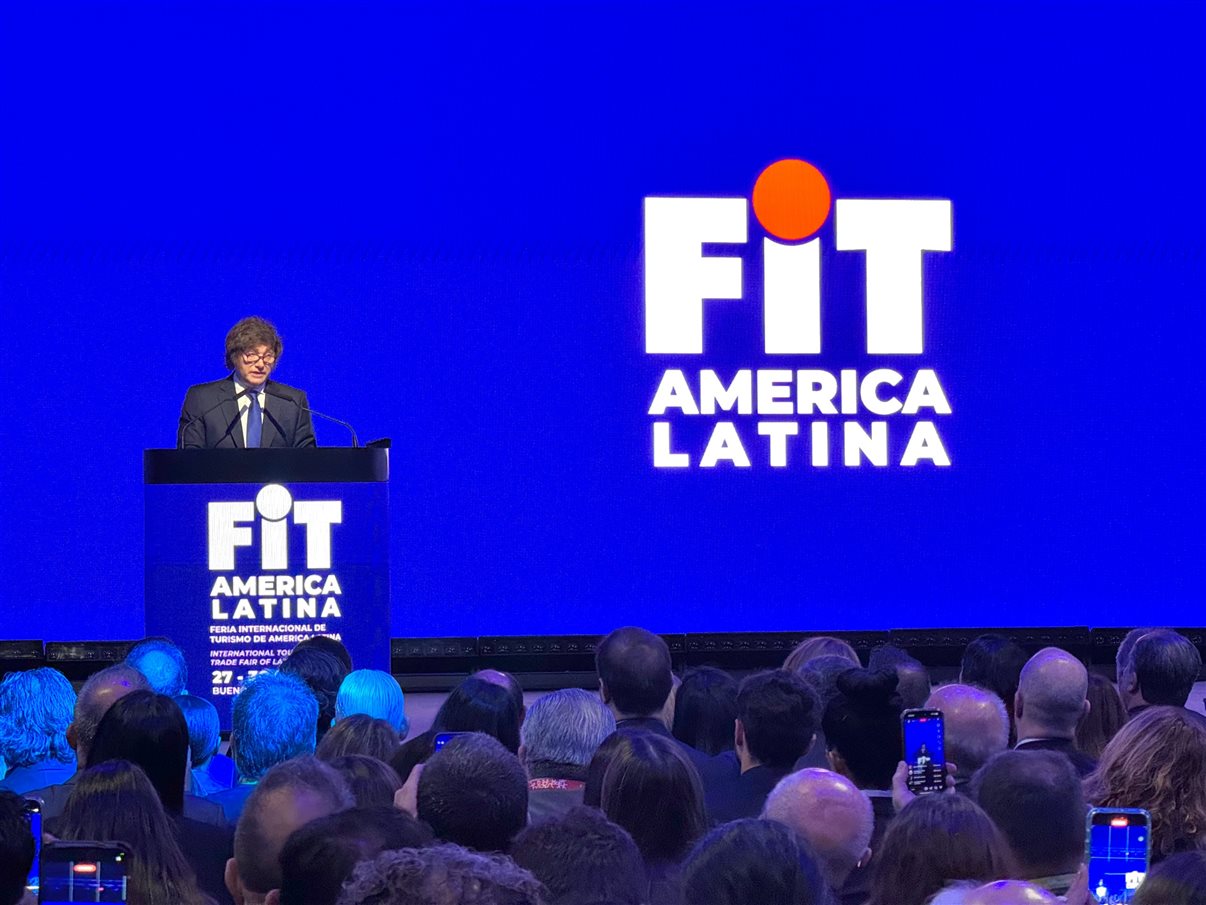 Luciana Guimarães, da B2LIVE, Gustavo Tutuca, secretário de Turismo do Rio, Fernanda Galli, da Embaixada do Brasil em Buenos Aires, Victor Bauab, da B2LIVE, e Francimeire Coelho, da Embaixada do Brasil em Buenos Aires