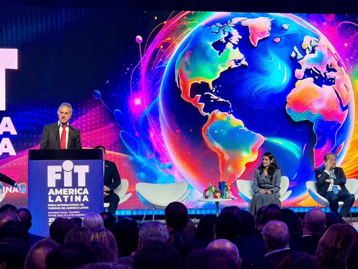 Luciana Guimarães, da B2LIVE, Gustavo Tutuca, secretário de Turismo do Rio, Fernanda Galli, da Embaixada do Brasil em Buenos Aires, Victor Bauab, da B2LIVE, e Francimeire Coelho, da Embaixada do Brasil em Buenos Aires