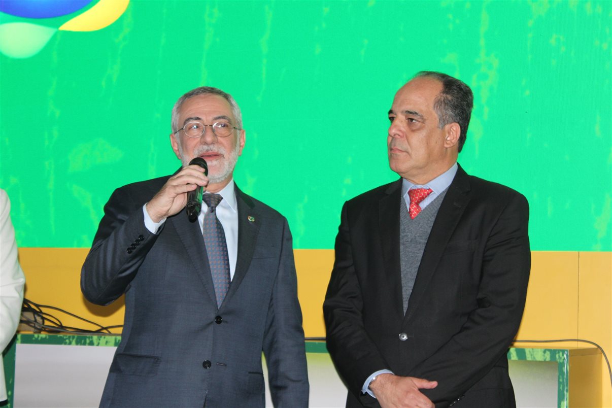 Luciana Guimarães, da B2LIVE, Gustavo Tutuca, secretário de Turismo do Rio, Fernanda Galli, da Embaixada do Brasil em Buenos Aires, Victor Bauab, da B2LIVE, e Francimeire Coelho, da Embaixada do Brasil em Buenos Aires