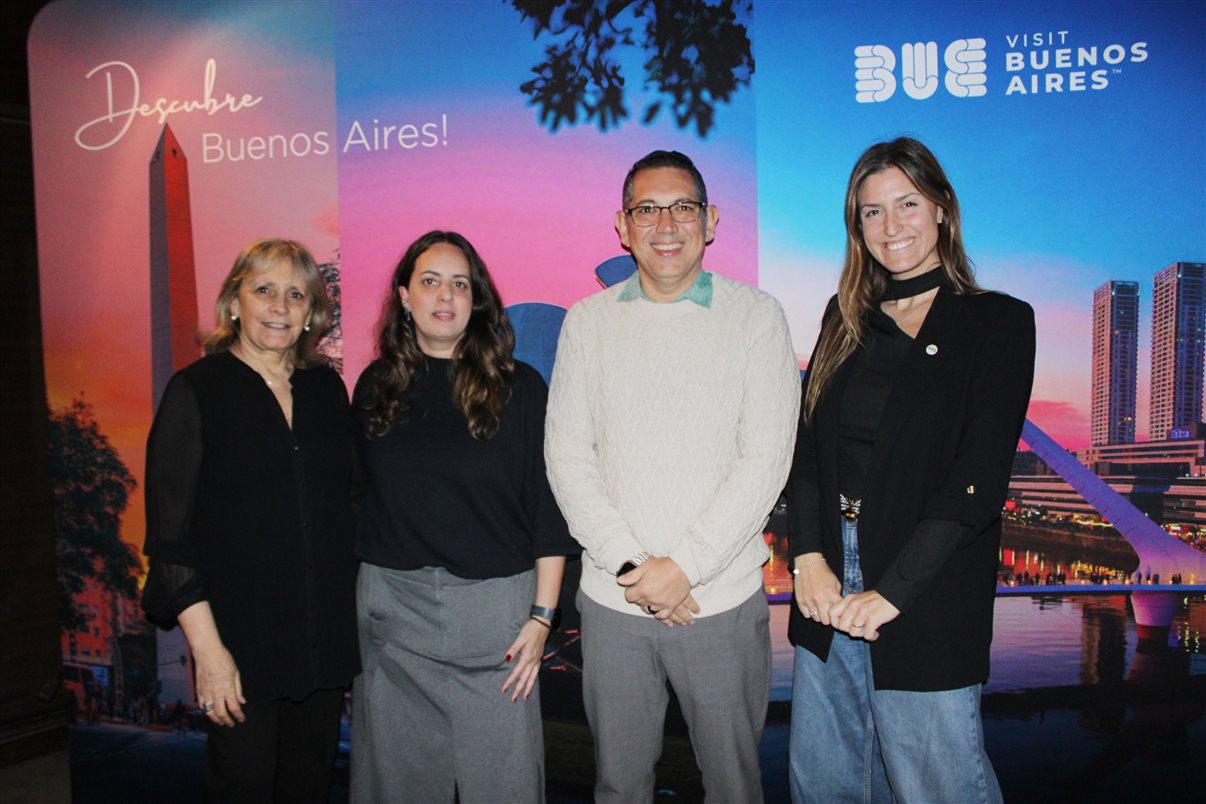 Maria Laura Pierini, do Visit Buenos Aires, Marina Figueiredo e Fabiano Camargo, da Braztoa, e Victoria Suárez, do Visit Buenos Aires