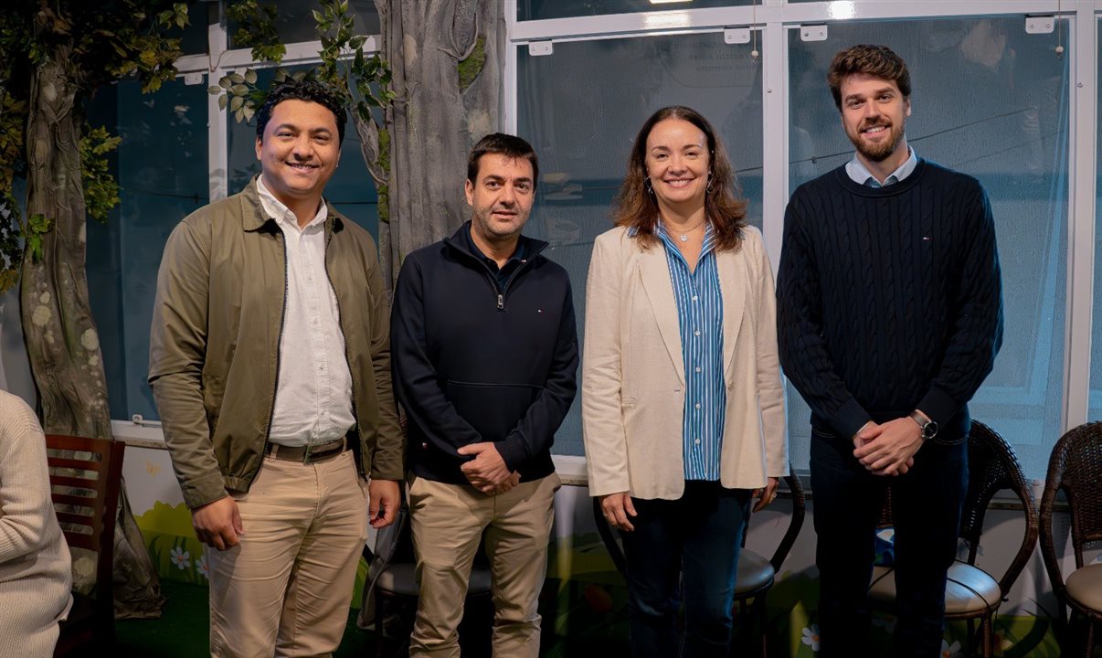 Yuri Benites (Itaipu Parquetec), Pablo Morbis (Grupo Cataratas), a presidente executiva Carolina Negri, e Renato Fensterseifer Jr. (Alpen Park)