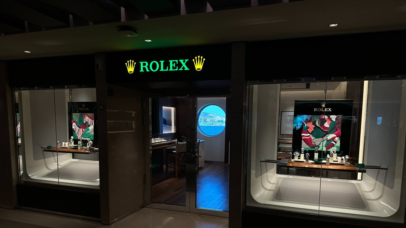 Só o Explora I conta com uma boutique Rolex a bordo