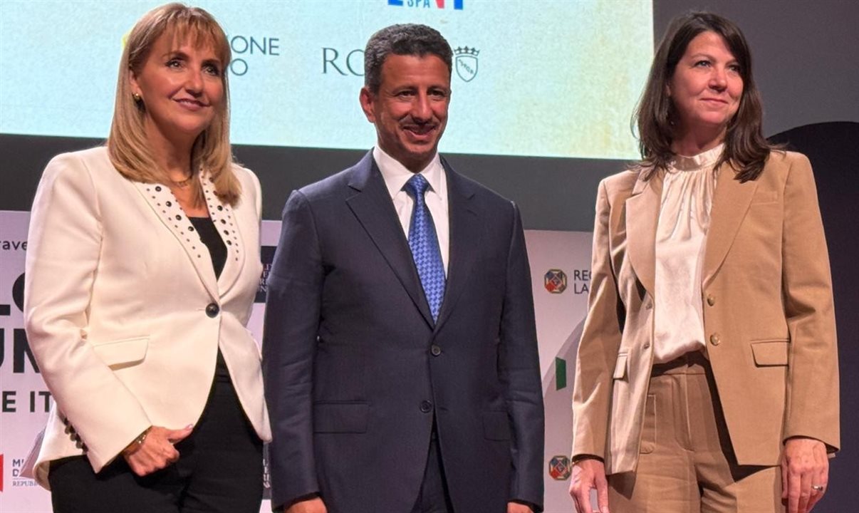 Gloria Guevara AhmedAl-Khateeb, ministro de Turismo da Arábia Saudita, e Sarah Meaney, do Coraggio Group, ambos patrocinadores do estudo