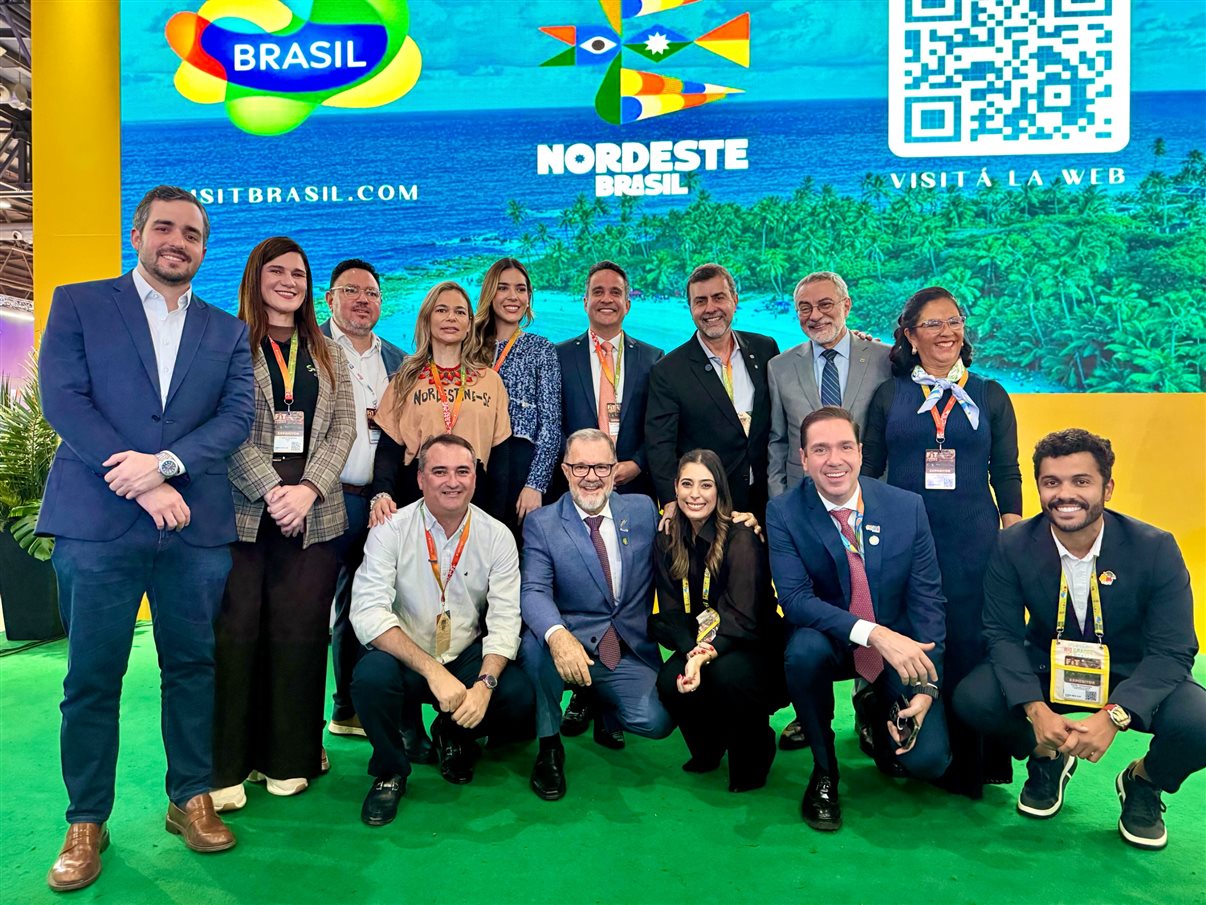 Eduardo Loyo, de Pernambuco, Daniella Mesquita, de Sergipe, Pedro Gramacho, da Bahia, Rosália Lucas, da Paraíba, Júlia Britto e Paulo Dantas, de Alagoas, Marcelo Freixo, da Embratur, Júlio Bitelli, Embaixador do Brasil na Argentina, Socorro Araujo, do Maranhão, Ferdinando Lucena, da Paraíba, Carlos Vargas, do Consórcio Nordeste, Marina Marinho, do Rio Grande do Norte, Eduardo Bismarck, do Ceará, e Raoni Fernandes, do Rio Grande do Norte