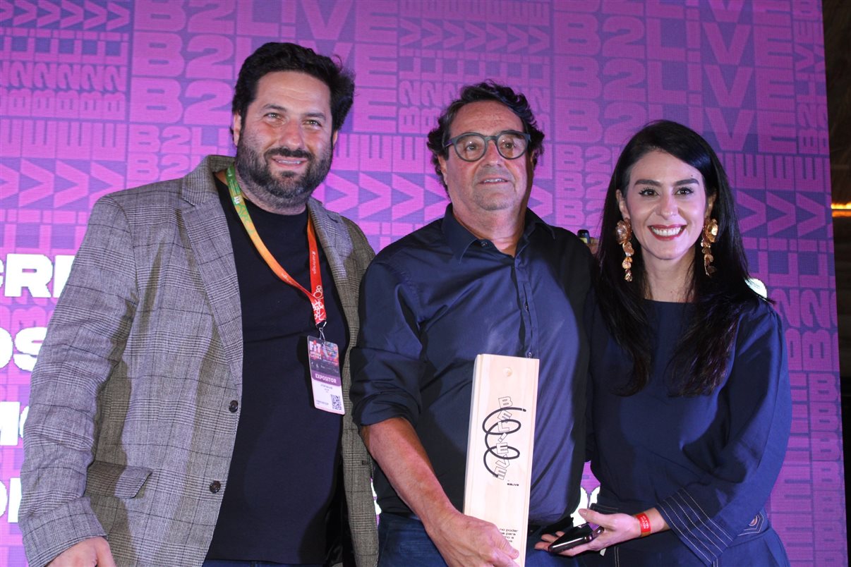 Vitor Bauab e Luciana Fernandes, da B2LIVE