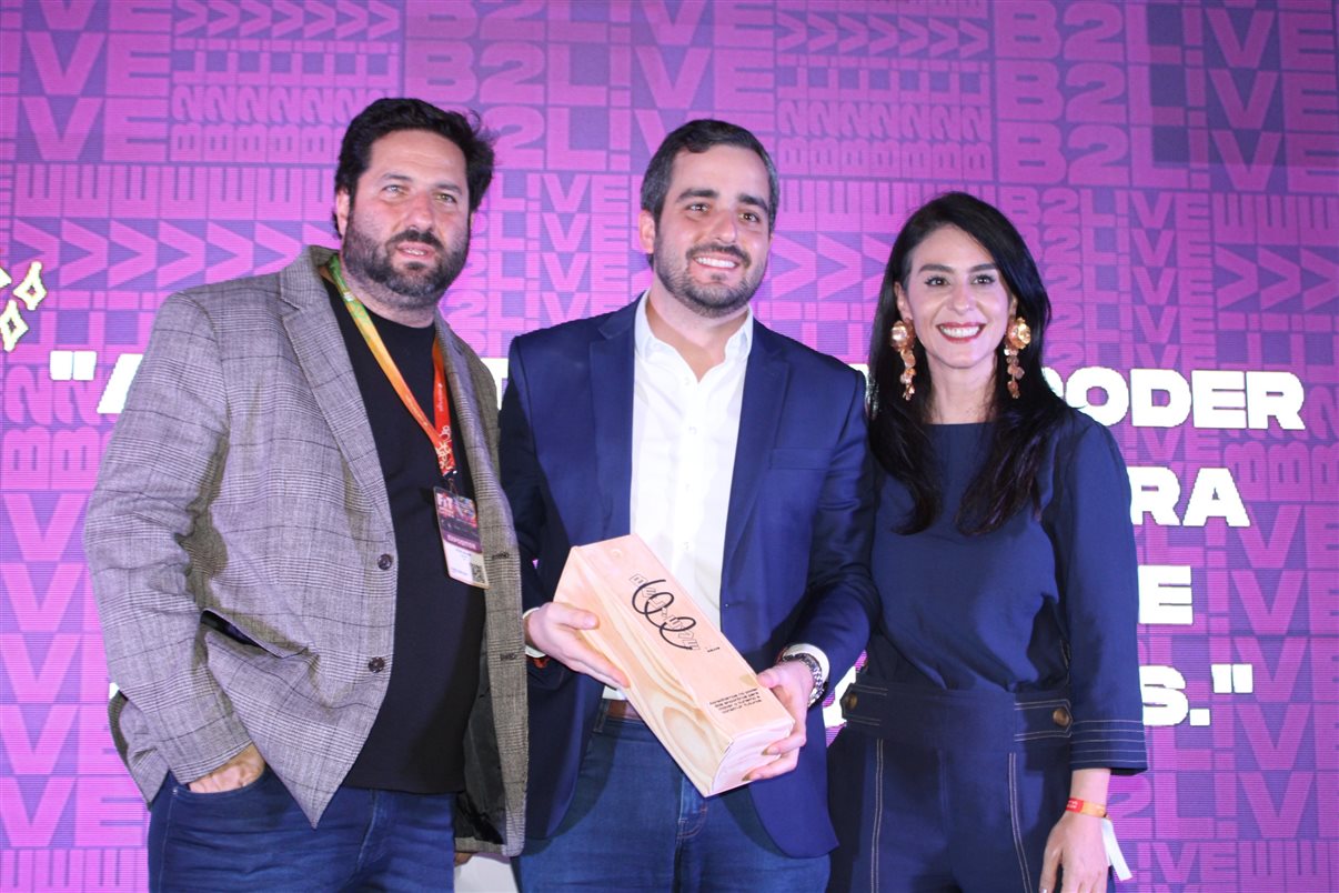 Vitor Bauab e Luciana Fernandes, da B2LIVE