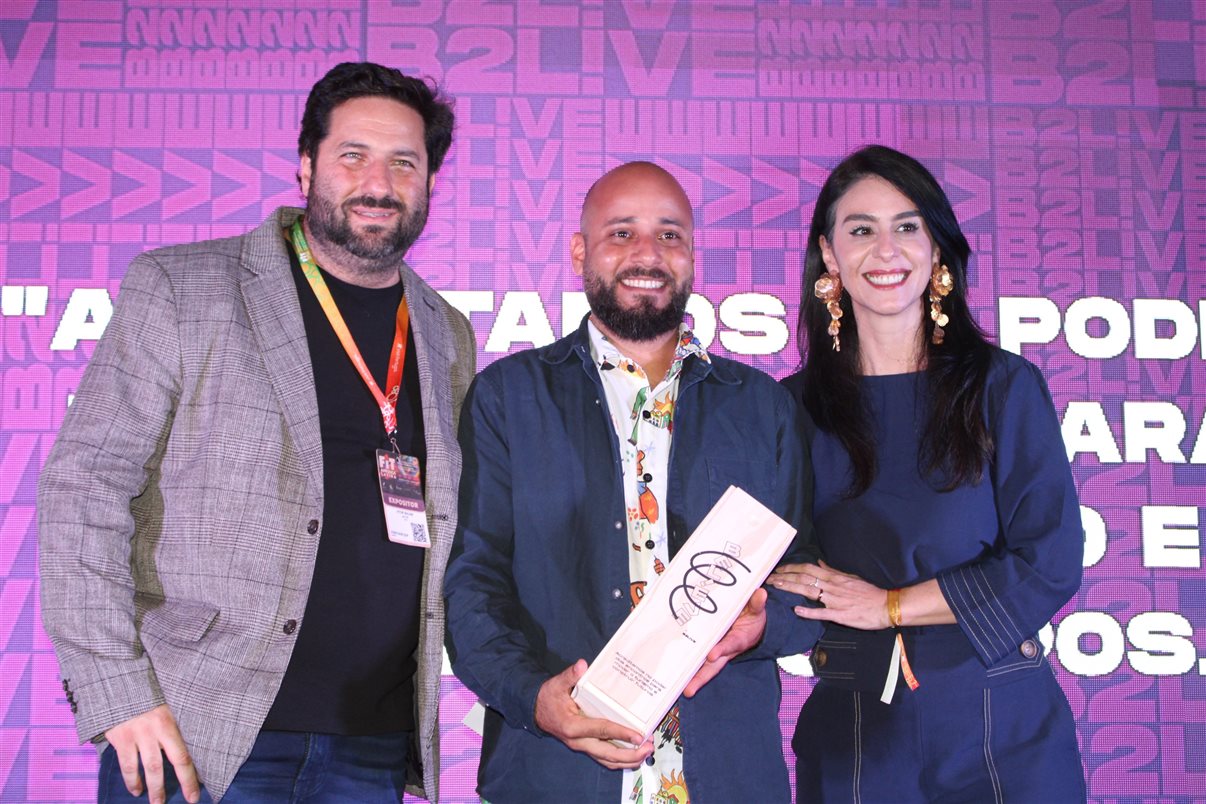 Vitor Bauab e Luciana Fernandes, da B2LIVE
