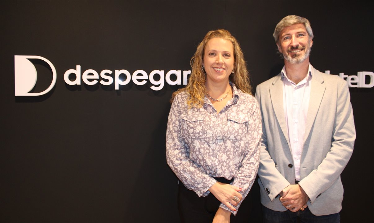 Iván Marenco, vice-presidente de Produtos em Destinos, e Renata Bufarat, gerente-executiva de Produtos em Destinos da Decolar