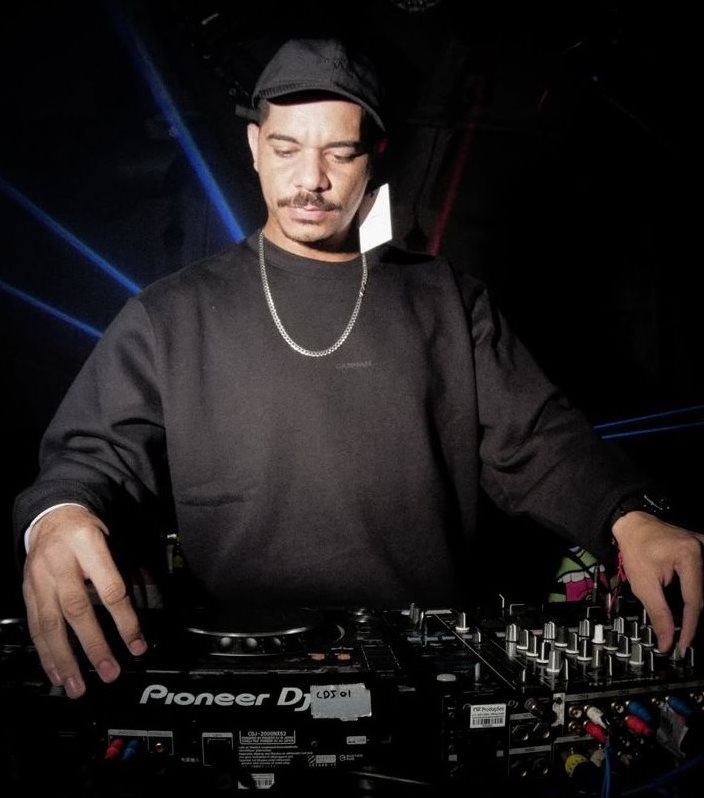 DJ MU540, da Baixada Santista (SP), tem ganhado o mundo com seus hits