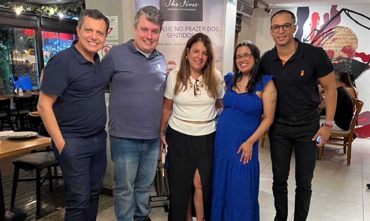 Carlos Barbosa, Barbara Santos, da Vitrine Global, Kairê Abade, da Best Buy Travel, Marcelo Rodrigues, da All Vendas, e Sheila Bertelli, da Bertelli Travel