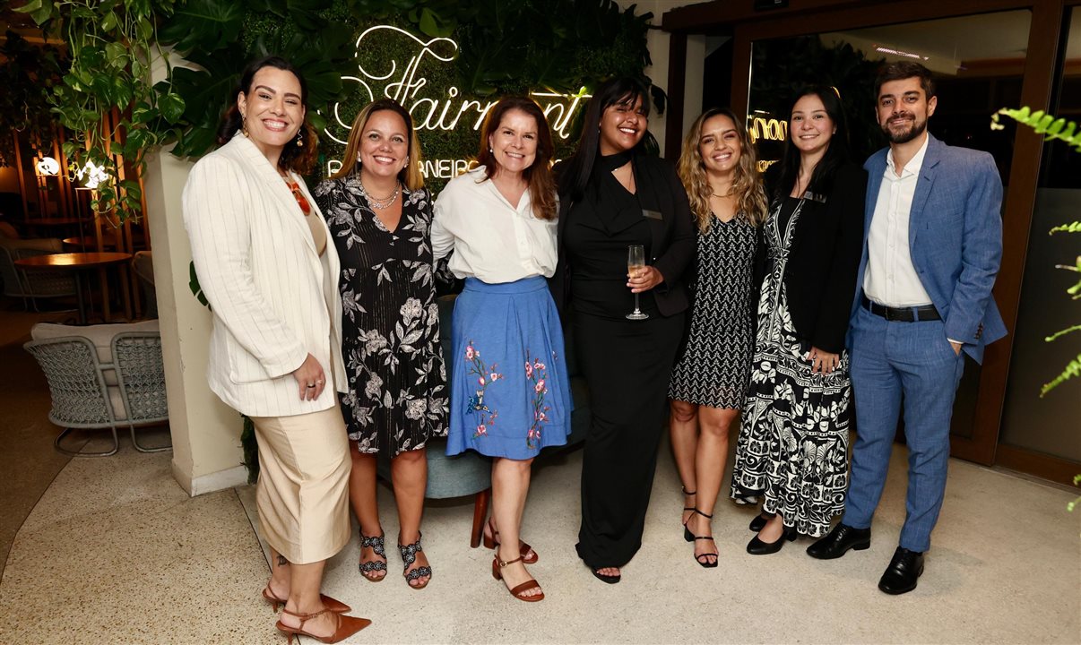 Camila Safi, Barbara Maia, Patricia Costa, Gabrielle Gianizelli, Brenda Costa, Gabriele Souza e Sérgio Lamounier, equipe comercial do Fairmont