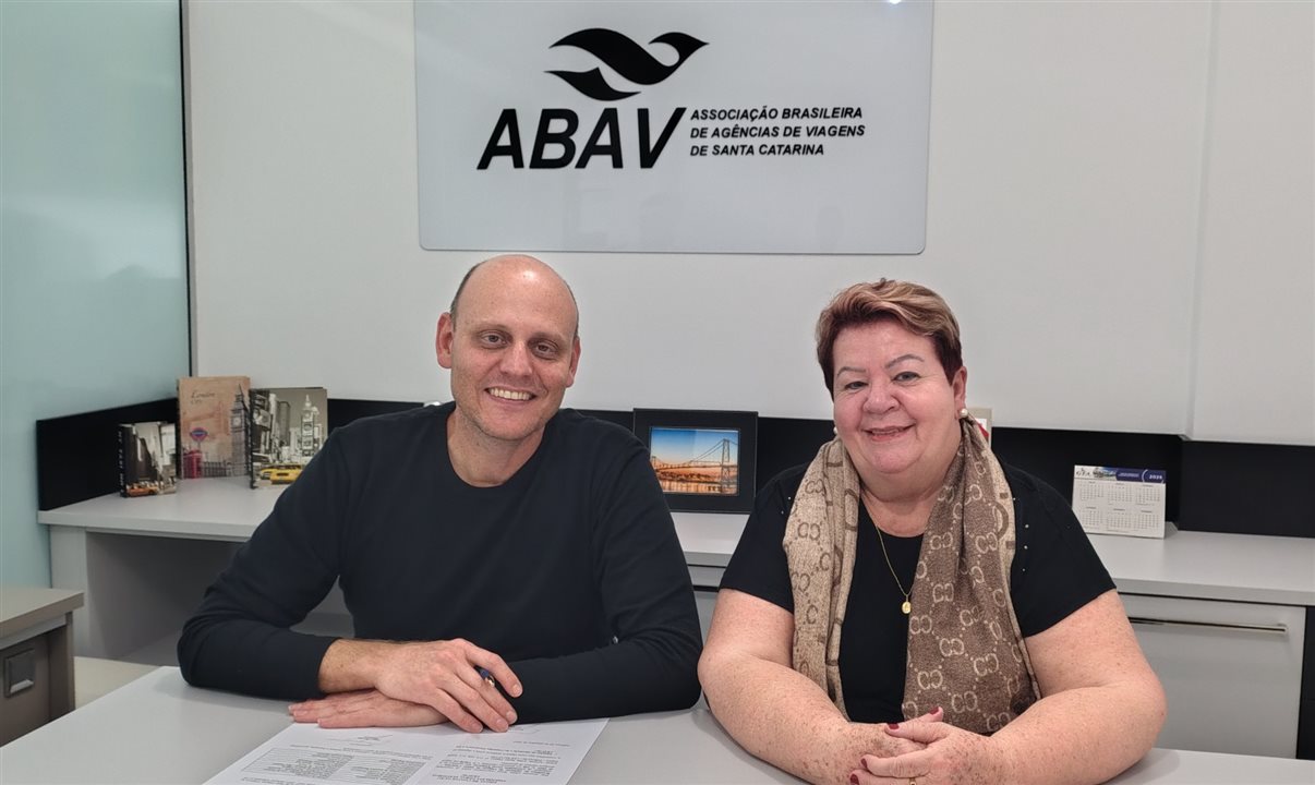 Ex-presidente da Abav-SC, Thiago Bertola, e Maria Conceição Junckes