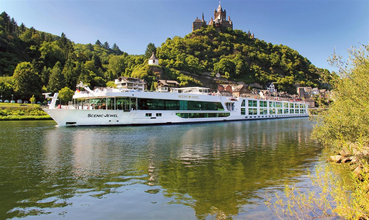 Scenic oferece programas de extensões que permitem explorar cidades como Londres, Porto, Madrid e Paris por dias adicionais