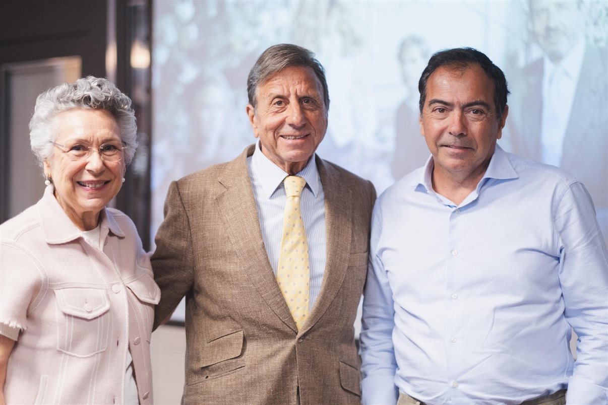 Sir Rocco Forte entre Teresa e Tomas Perez, da Teresa Perez Tours