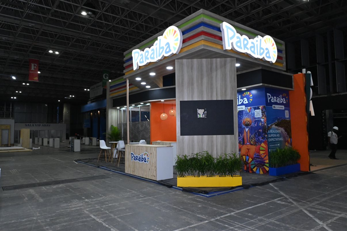 Estande PANROTAS vai ganhando forma para a feira, que começa nesta quarta-feira (8)