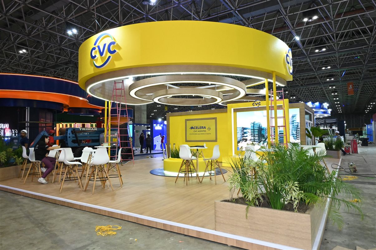 Estande PANROTAS vai ganhando forma para a feira, que começa nesta quarta-feira (8)