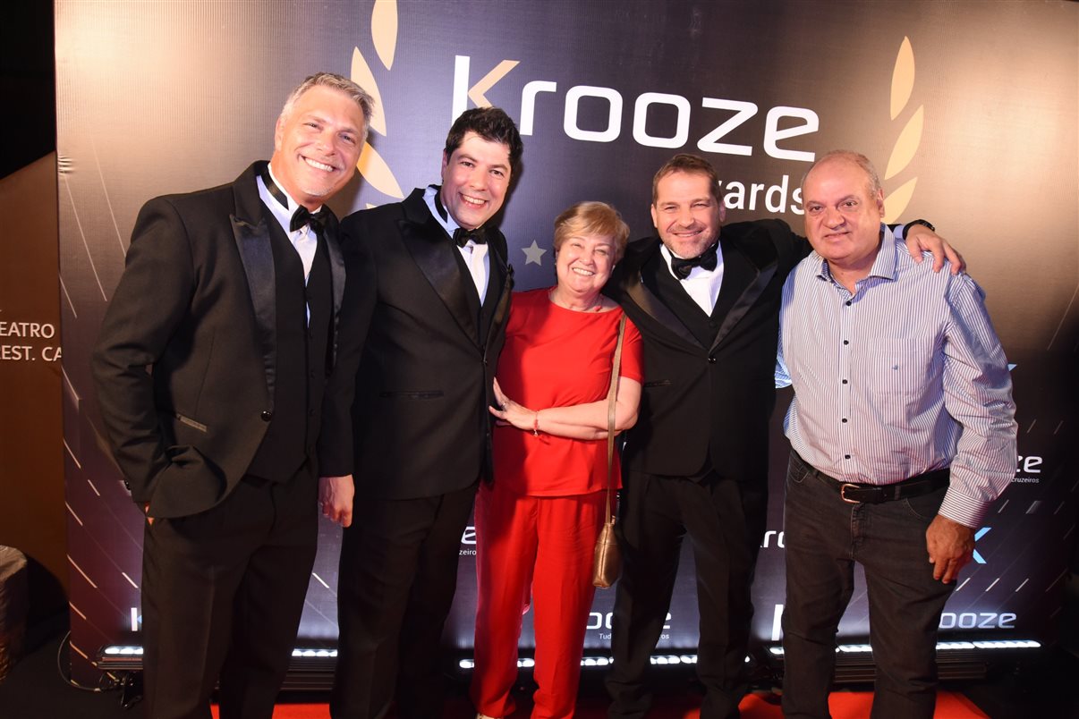 Flávio de Sica, da PANROTAS, entre André Allegri e Luiz Vieira, da Krooze