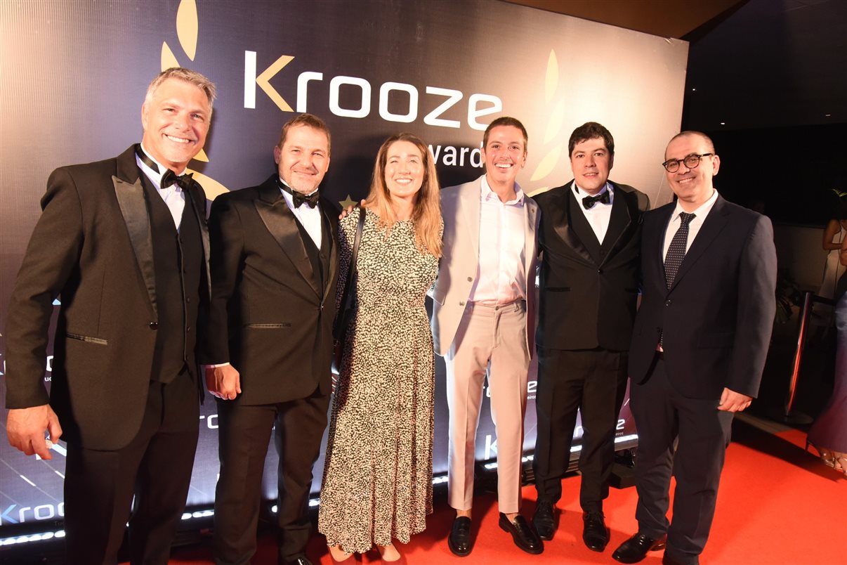 Alex Calabria e Luiz Vieira, da Krooze, Mafê Trentin e Flávio Corrêa, da Explora Journeys, Paulo Papoy, da Krooze, e Daniel Nunes, da Explora Journeys