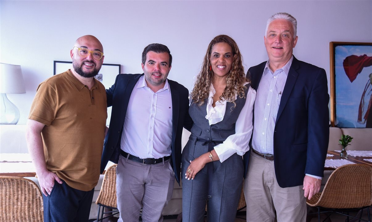 Cássio Lucas, Gabriel Gomes, Valéria Antenor e Dirk Graetz, da equipe South African Airways no Brasil, receberam parceiros do Turismo carioca hoje (7)