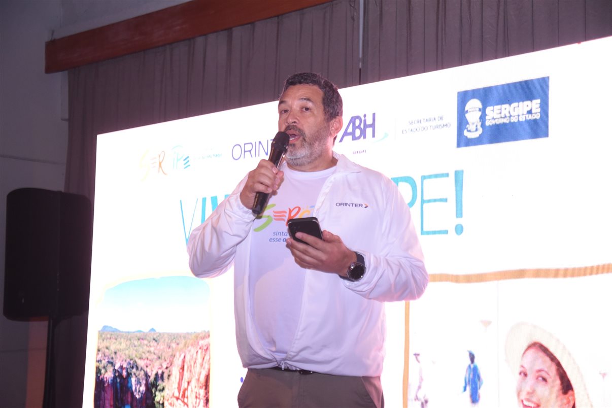 Eduardo Vansan, da Orinter, Antônio Carlos Franco, presidente da ABIH-SE, Jorge Souza, da Orinter, e Daniela Mesquita, secretaria executiva do estado do Turismo de Sergipe