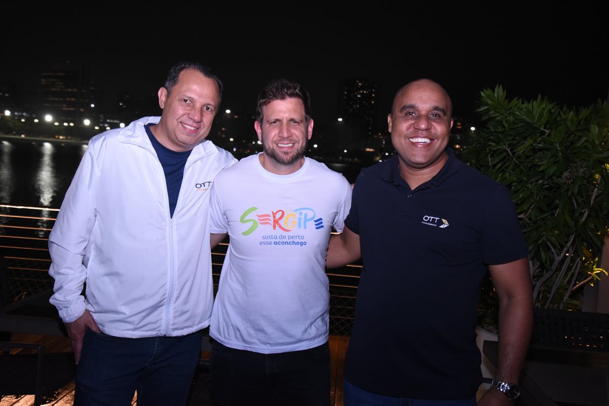 Eduardo Vansan, da Orinter, Antônio Carlos Franco, presidente da ABIH-SE, Jorge Souza, da Orinter, e Daniela Mesquita, secretaria executiva do estado do Turismo de Sergipe
