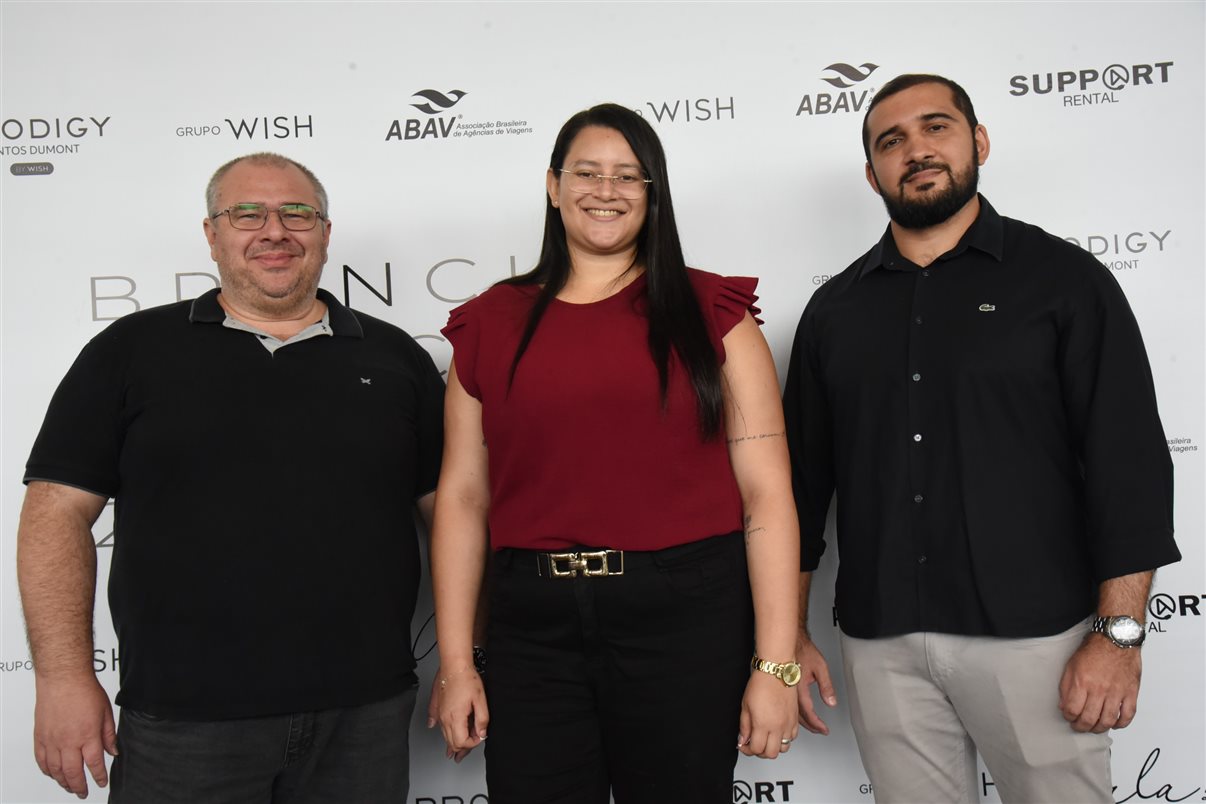 Artur Fernando, da Support Rental, Pablo Torres e Mariana Spalding, do Grupo Wish, Leonardo Feques, da Support Renntal, e João Pedro Pipa, do Prodigy Santos Dumont