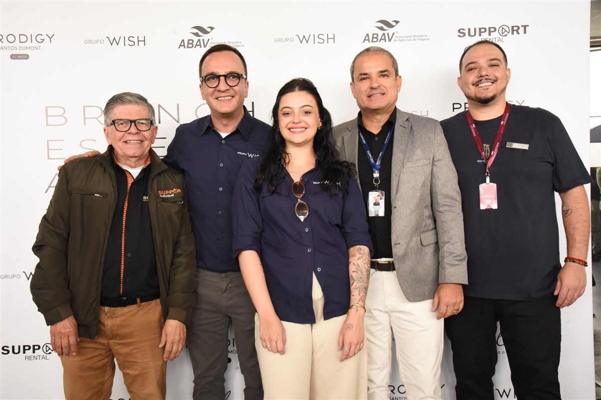 Artur Fernando, da Support Rental, Pablo Torres e Mariana Spalding, do Grupo Wish, Leonardo Feques, da Support Renntal, e João Pedro Pipa, do Prodigy Santos Dumont