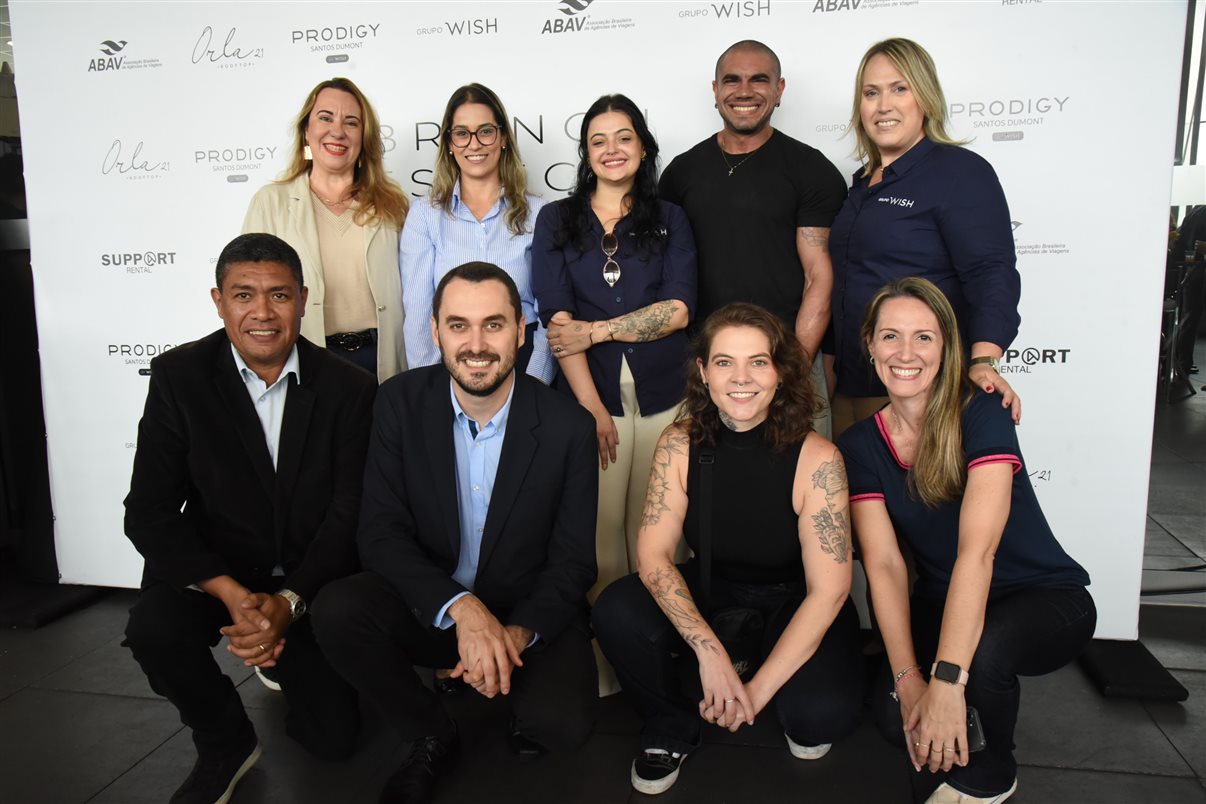 Artur Fernando, da Support Rental, Pablo Torres e Mariana Spalding, do Grupo Wish, Leonardo Feques, da Support Renntal, e João Pedro Pipa, do Prodigy Santos Dumont