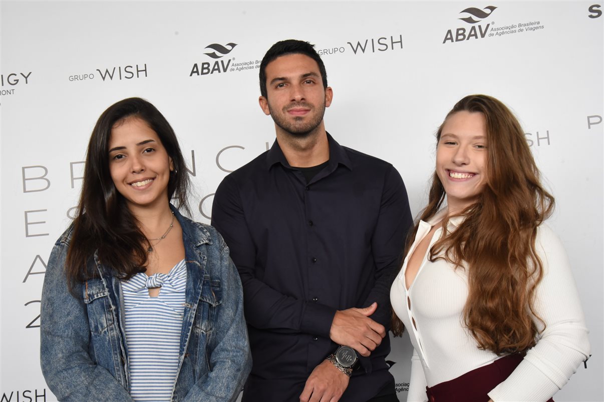 Artur Fernando, da Support Rental, Pablo Torres e Mariana Spalding, do Grupo Wish, Leonardo Feques, da Support Renntal, e João Pedro Pipa, do Prodigy Santos Dumont
