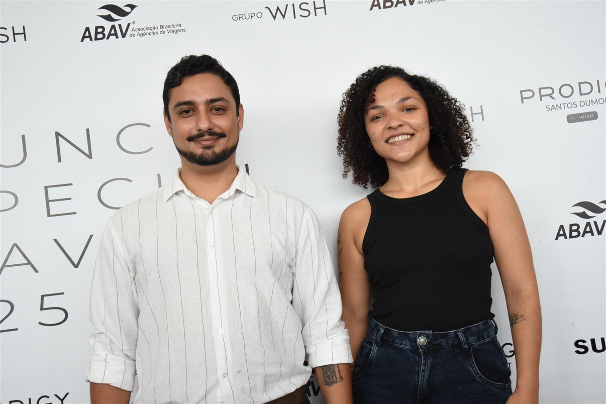 Artur Fernando, da Support Rental, Pablo Torres e Mariana Spalding, do Grupo Wish, Leonardo Feques, da Support Renntal, e João Pedro Pipa, do Prodigy Santos Dumont