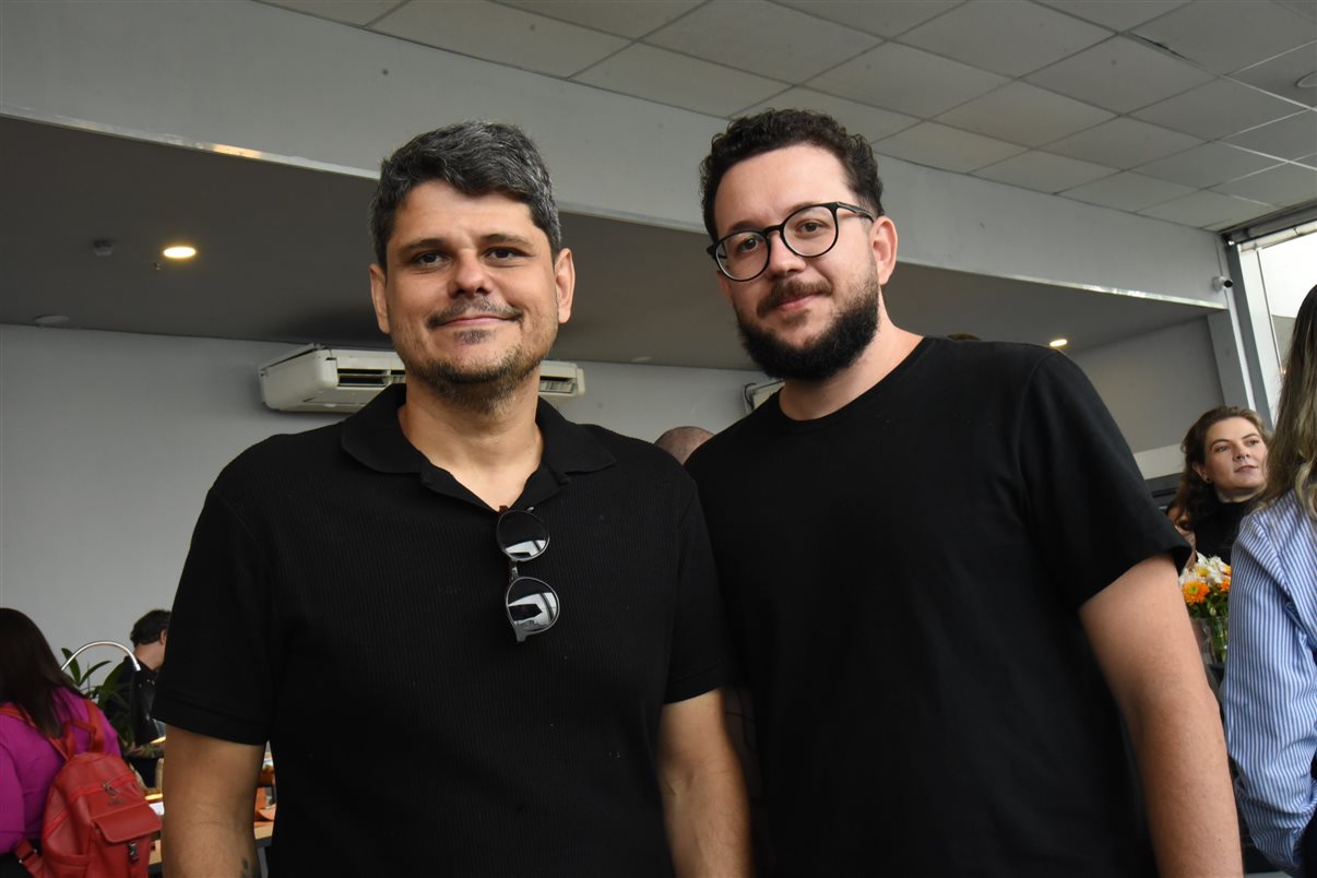 Artur Fernando, da Support Rental, Pablo Torres e Mariana Spalding, do Grupo Wish, Leonardo Feques, da Support Renntal, e João Pedro Pipa, do Prodigy Santos Dumont