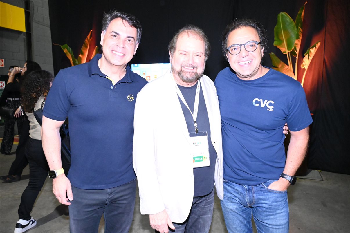 Guilherme Paulus, do Castelo Saint Andrews, Rodrigo Swinka, do Instituto Municipal de Turismo de Curitiba, Fabio Godinho e Emerson Belan, da CVC Corp