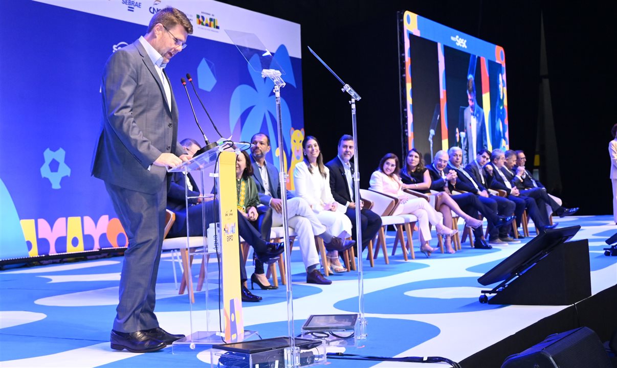 Gustavo Tutuca, secretário de Estado de Turismo do Rio de Janeiro, discursa na abertura da Abav Expo 2025